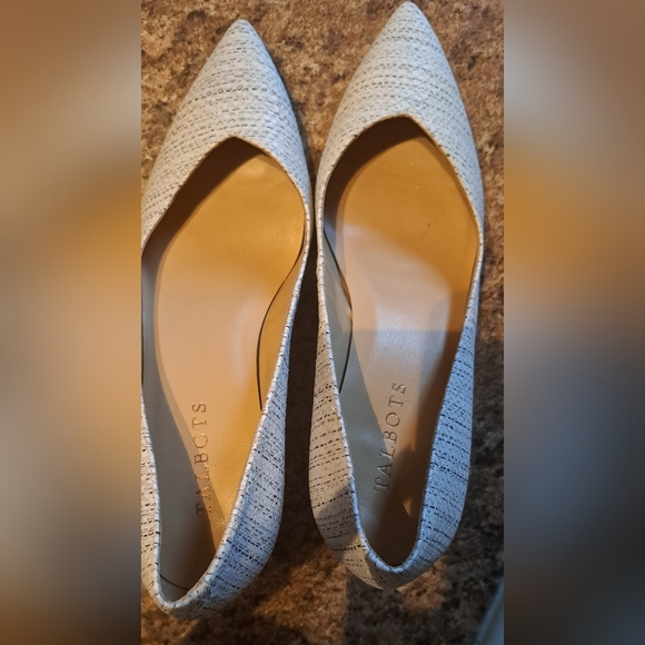 TALBOTS SKYLAR DEEP-V Sexy Dressy Embossed UPPER 2 1/2" Pumps Size 9 M - Picture 6 of 10